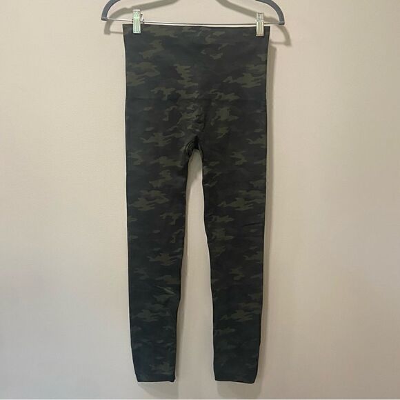 Spanx Look At Me Now Seamless Legging in Green Camo sz 1x - Picture 3 of 6